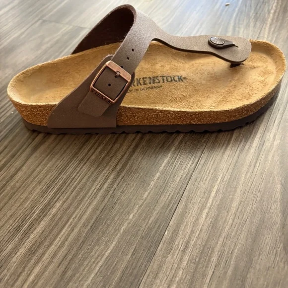 Birkenstock Womens Gizeh Classic Thong Sandal Brown NWOT Size 8 - Picture 3 of 6